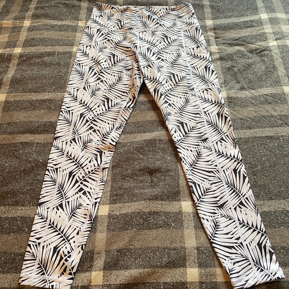 Love Her Hawaiian leaf high waisted leggings.  🌺